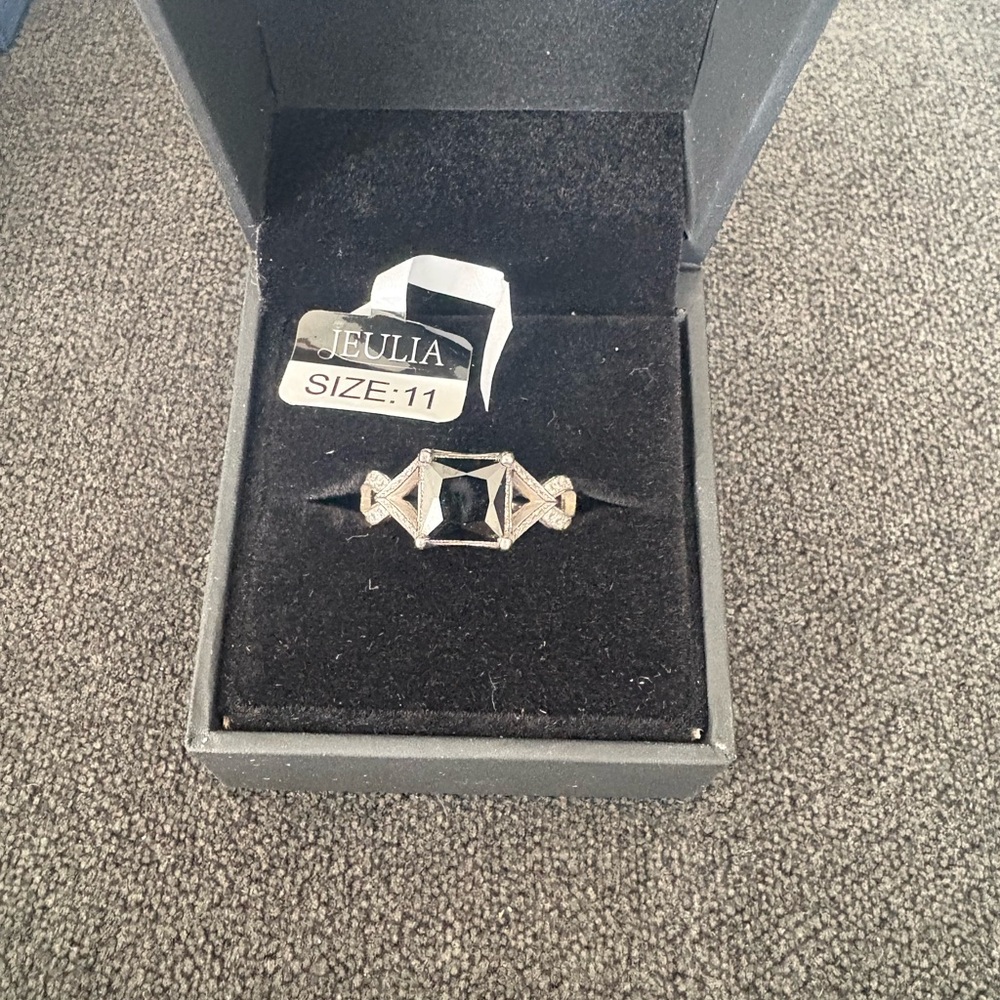 Jeulia Silver and Black Ring
